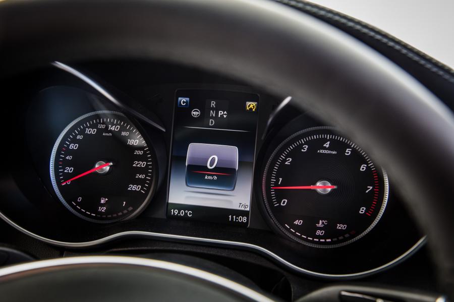 Панель приборов Mercedes-Benz C300 Cabriolet AMG Line 2016 года  (AU) (фото 4 из 24)